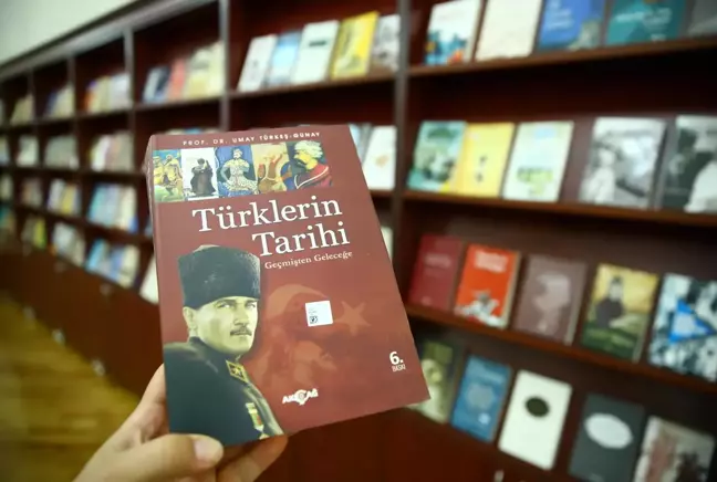 Türkiye, Karabağ'da inşa edilecek kütüphaneler için 10 bin kitap bağışı yaptı