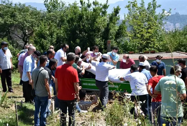 Denizde cesedi bulunan hastane görevlisi son yolculuğuna uğurlandı