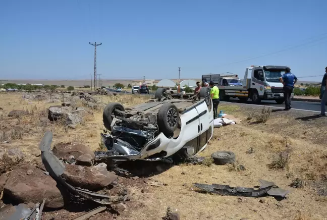 ŞANLIURFA - Hafif ticari araç şarampole devrildi: 8 yaralı