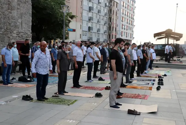 Kurban Bayramı namazı kılındı (2)