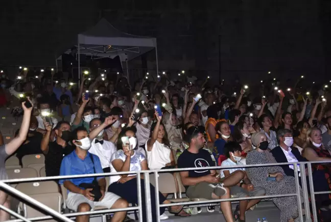 Şarkıcı Yeşim Salkım Bodrum'da konser verdi