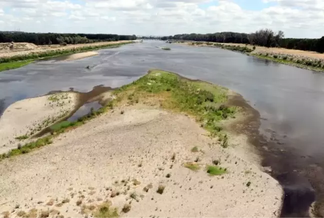 TUNCA'YI YOSUNLAR KAPLADI, MERİÇ NEHRİ'NDE ADACIKLAR OLUŞTU