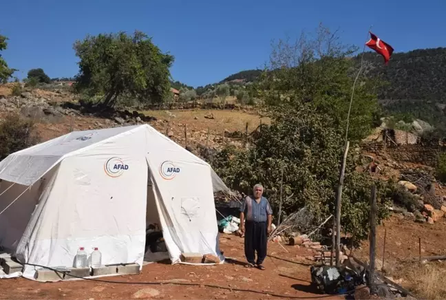 Son dakika haberleri... Orman yangınında evleri ve kızlarının çeyizi zarar gören aile üzüntü yaşıyor