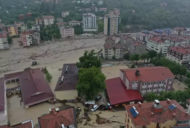 Son Dakika: Karadeniz'deki selde hayatını kaybedenlerin sayısı 17'ye yükseldi