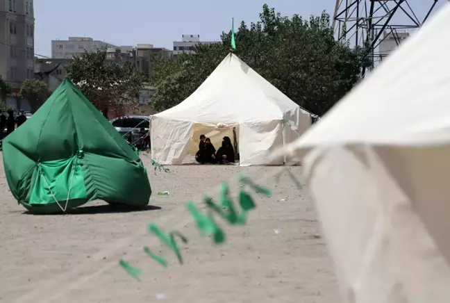 İran'da Kovid-19 vakalarındaki artışa rağmen Aşura Günü etkinlikleri düzenlendi