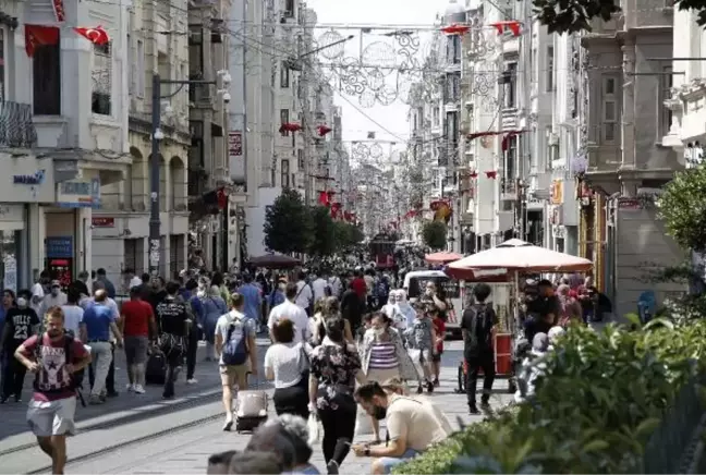 İSTİKLAL CADDESİ PANDEMİ ÖNCESİNE DÖNÜYOR