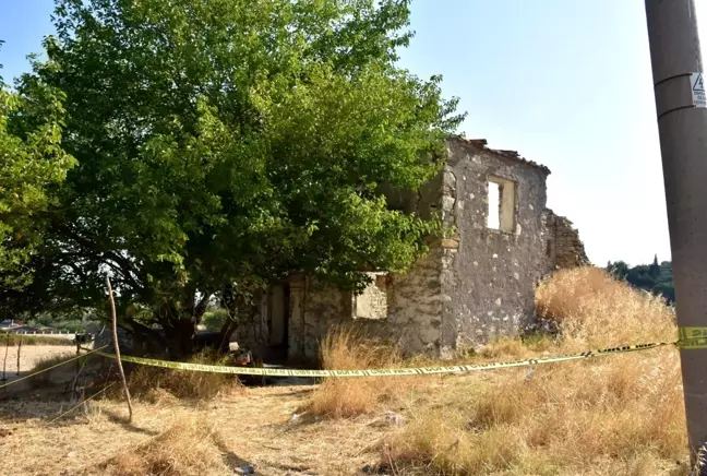 Urla'da baltalı dehşetin cinayet zanlısı her yerde aranıyor