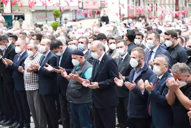 Son dakika haberleri | Cumhurbaşkanı Erdoğan, Güneysu'da cenaze törenine katıldı