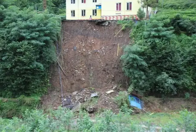 RİZE'DEKİ RİSKLİ OKULA 'TAŞIMALI EĞİTİM' FORMÜLÜ