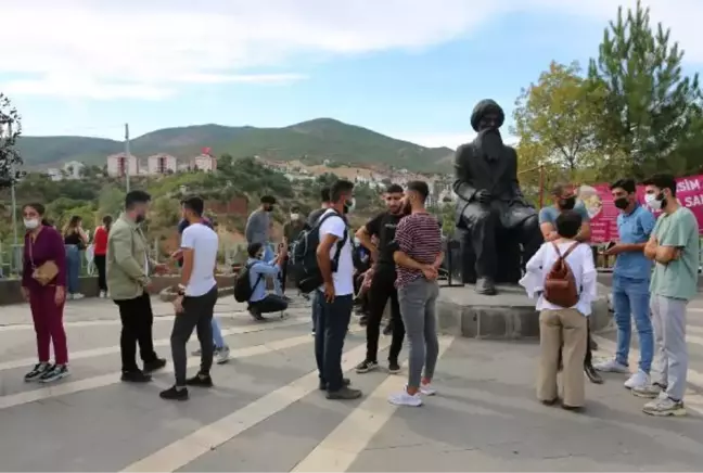 TUNCELİ'DE ÜNİVERSİTE ÖĞRENCİLERİNİN 'EV KİRALARI DÜŞÜRÜLSÜN' TALEBİ