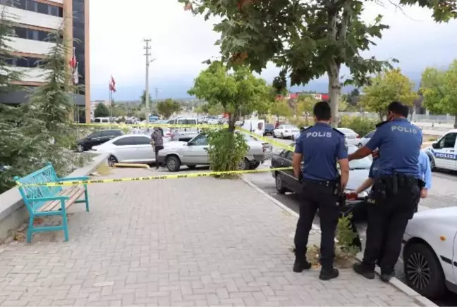 Denizli'de, doktora çalıştığı hastane önünde bıçaklı saldırı