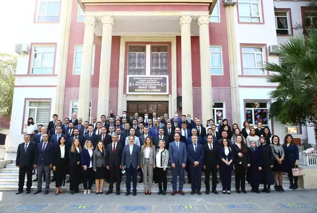 Türkiye'nin Bakü Büyükelçisi Bağcı, Bakü Türk Eğitim Kurumu öğretmenleriyle bir araya geldi