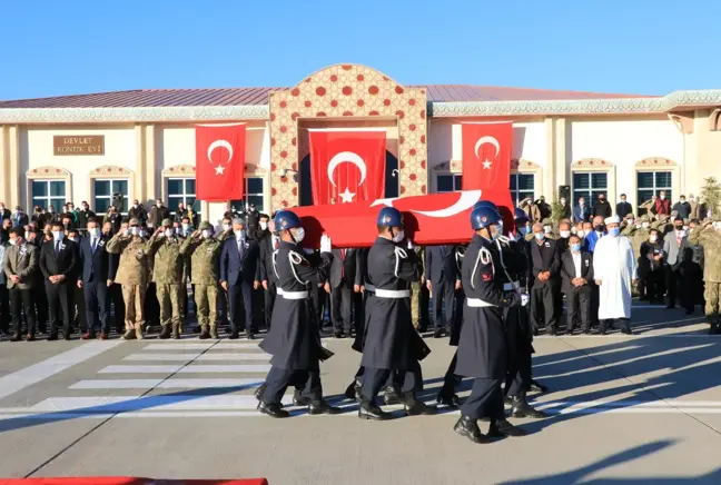 Son dakika: Eren-7 Operasyonu'nda şehit olan Uzman Çavuş Tortumlu'nun naaşı memleketine uğurlandı