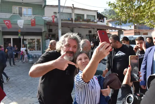 Müfit Can Saçıntı, Germencik'teki organik köy pazarını gezdi