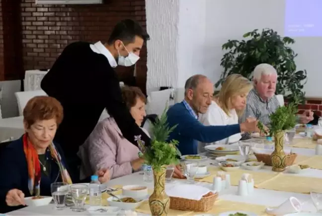 AMERİKALI TURİSTLER, OSMANLI SARAY MUTFAĞI YEMEKLERİNE HAYRAN KALDI