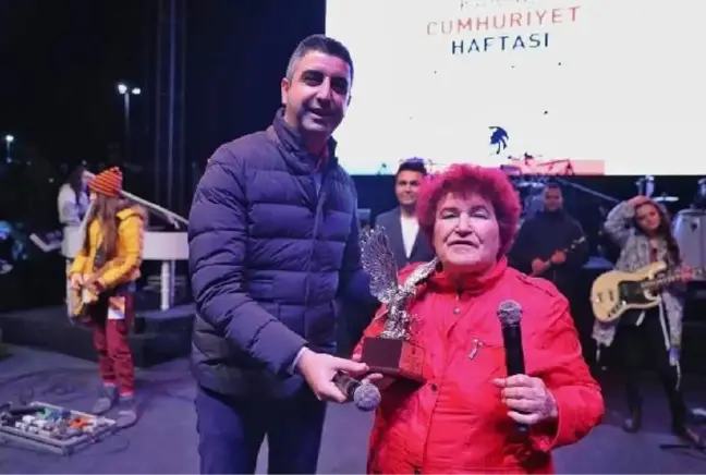 KARTAL'DA CUMHURİYET BAYRAMI, SELDA BAĞCAN'IN KONSERİYLE KUTLANDI