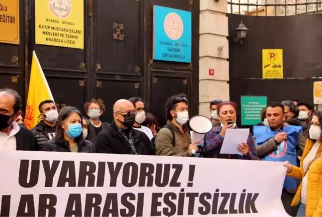 BEYOĞLU'NDA ÖĞRENCİLERİN ÖĞRETMENLERE UYGULADIĞI ŞİDDET PROTESTO EDİLDİ