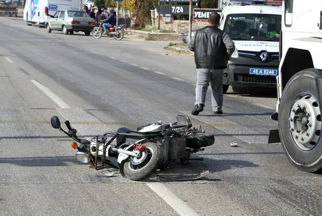 Elektrikli bisiklet ile ticari araç çarpıştı: 1 ağır yaralı