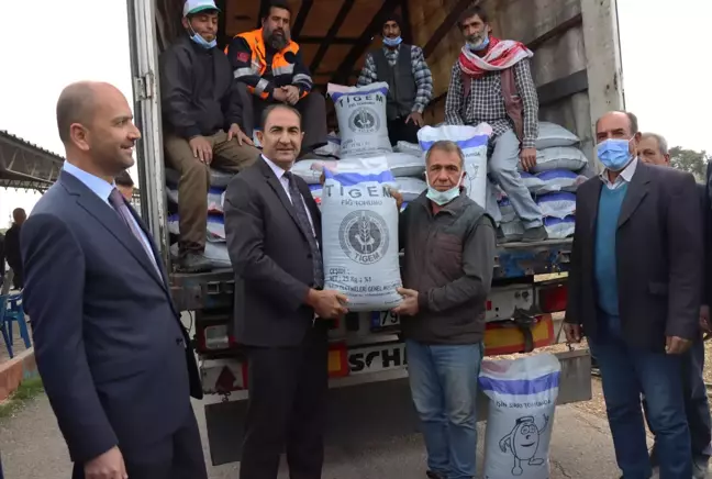 Kilis'te çiftçilere tohumluk fiğ ile arpa dağıtıldı