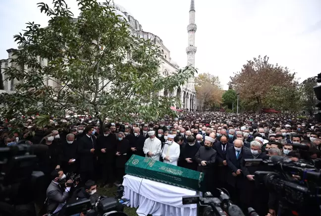 Son dakika haberleri: Cumhurbaşkanı Yardımcısı Oktay, Sezai Karakoç'un cenaze törenine katıldı