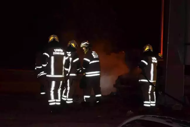 İzmir'deki kaza sonrası alevlere teslim olan araca beton mikseri ile müdahale