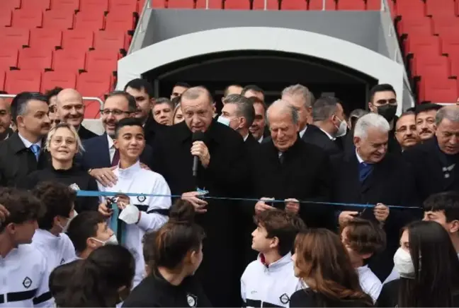 Cumhurbaşkanı Erdoğan'ın katılımıyla deprem konutlarının tapuları teslim edildi (2)