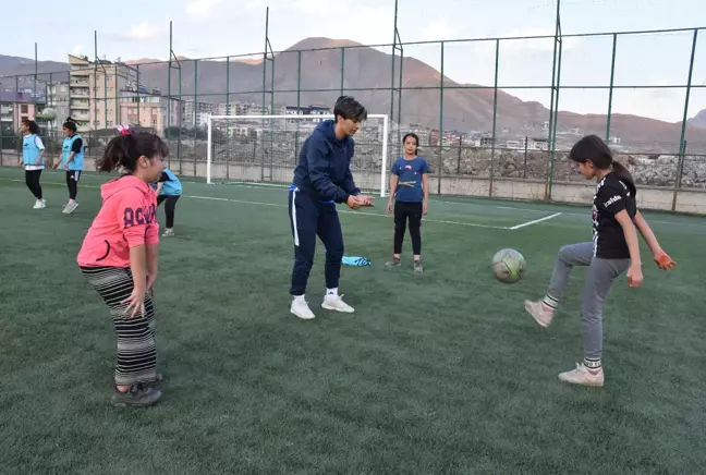 Son dakika gündem: Kadın futbolcuların başarısı kız çocuklarının ilham kaynağı oldu