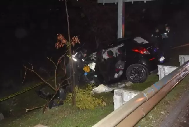 Son dakika haberi... İzmir'de kontrolden çıkıp kaza yapan otomobilin sürücüsü öldü