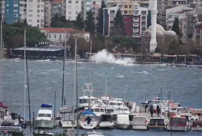 ÇANAKKALE'DE DENİZ ULAŞIMINA 'LODOS' ENGELİ