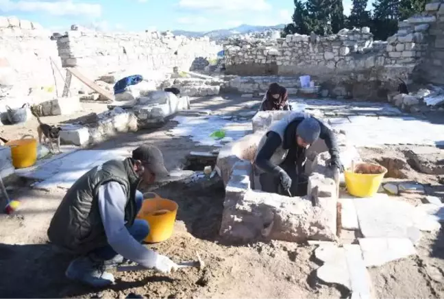 KUŞADASI'NDA 5'İNCİ YÜZYILDA İNŞA EDİLEN VAFTİZHANE BULUNDU