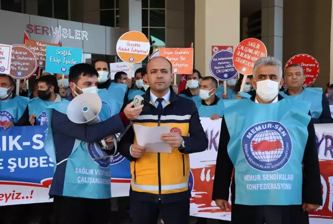 Sağlık-Sen üyesi sağlık çalışanları, Doğu Karadeniz'de bir günlük iş bırakma eylemi yaptı