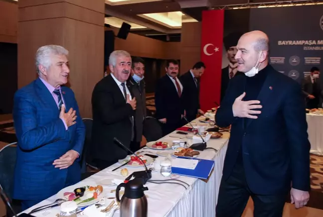 BAKAN SOYLU BAYRAMPAŞA'DA MUHTARLARLA BİR ARAYA GELDİ