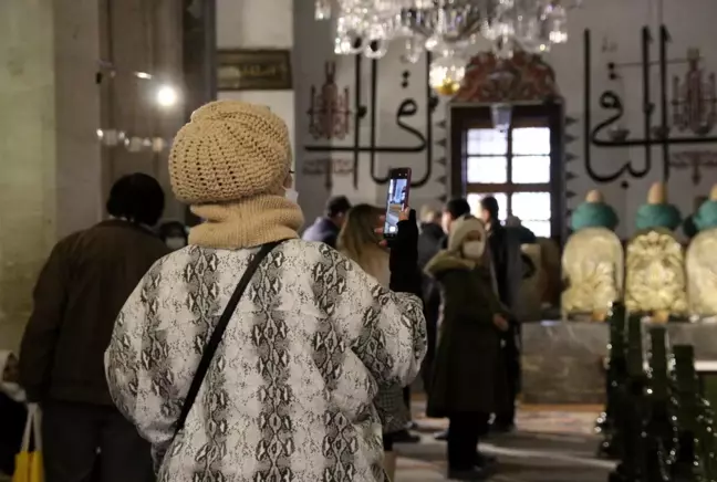 Mevlana Müzesi Şeb-i Arus töreni öncesi yerli ve yabancı ziyaretçilerle doldu