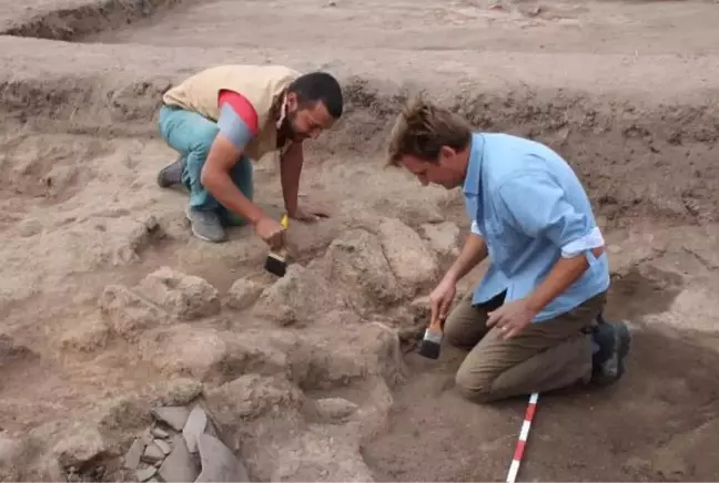 TAVŞANLI HÖYÜĞÜ'NDE 'SARAY' NİTELİĞİNDE ANITSAL YAPI TESPİT EDİLDİ