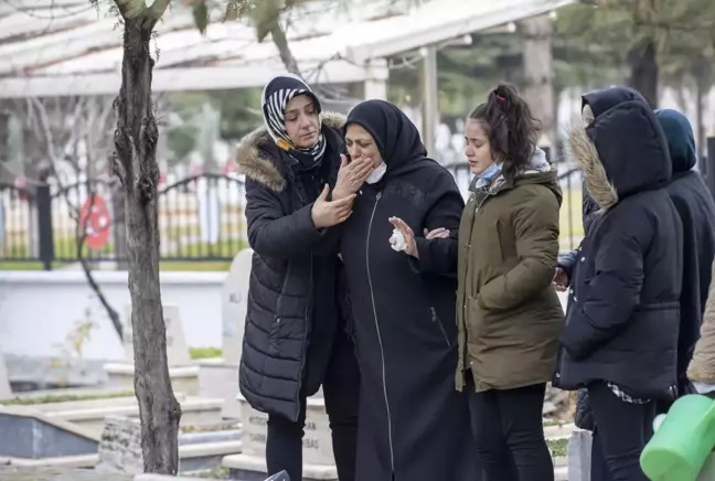 Başak Cengiz'i doğum gününde ailesi ve yakınları mezarı başında andı