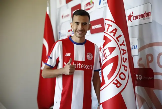 Antalyaspor, 4 futbolcuyla profesyonel sözleşme imzaladı