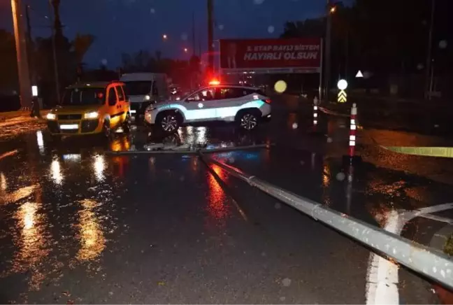 'KIRMIZI KOD' ALARMI VERİLEN ANTALYA'DA DERELER TAŞTI, YOL KAPANDI