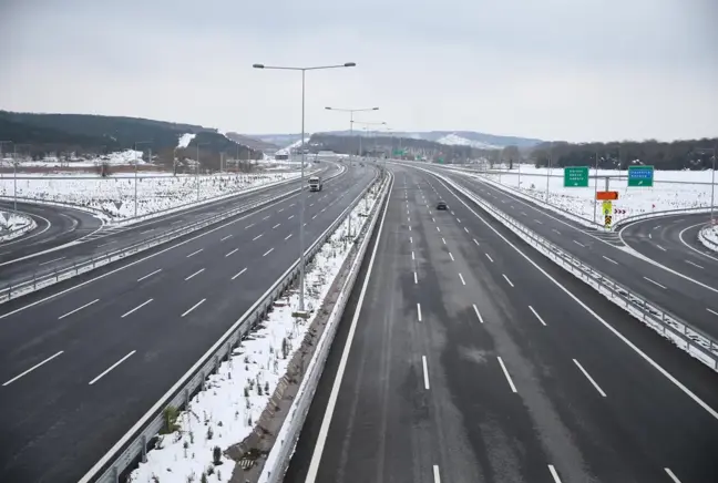 Bolu Dağı Geçidi Tünel İşletme Bölgesi'nde otoyolun İstanbul yönü ulaşıma açıldı