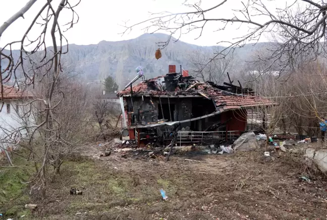 Çıkan yangında misafir öldü, ev sahibi yaralandı