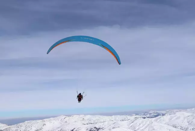 Yıldız Dağı, yamaç paraşütçülerine ev sahipliği yaptı