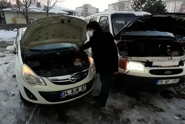 Ardahan'da Sibirya soğukları: Benzinli araç dahi dondu