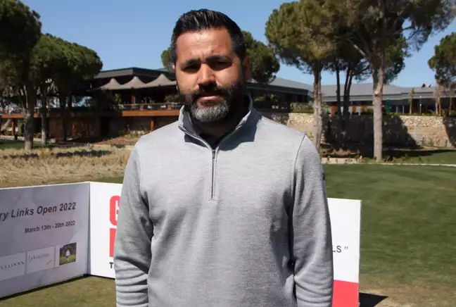 Antalya'daki turnuvada sporcular, 100 yıllık ekipmanlarla golf oynadı