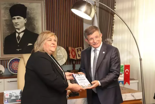 Gelecek Partisi Genel Başkanı Davutoğlu, Adana'da ziyaretlerde bulundu