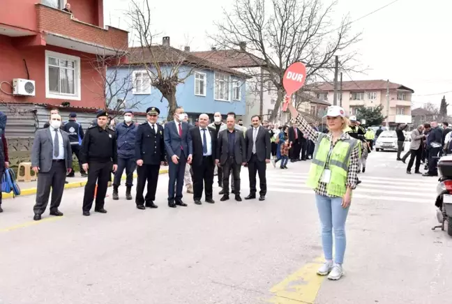 Okul önlerindeki trafik düzenini gönüllüler sağlayacak