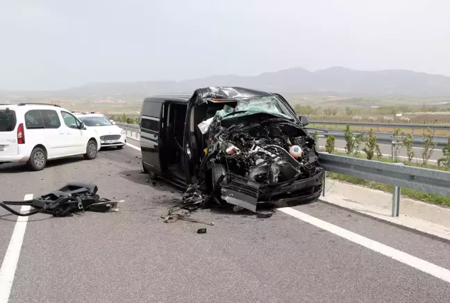 Selami Şahin'in oğlu Emirhan Şahin, Manisa'daki trafik kazasında yaralandı