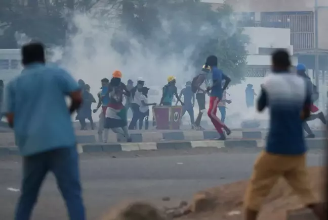 Son dakika haberi! Sudan'da binlerce kişi askeri yönetimi protesto etti