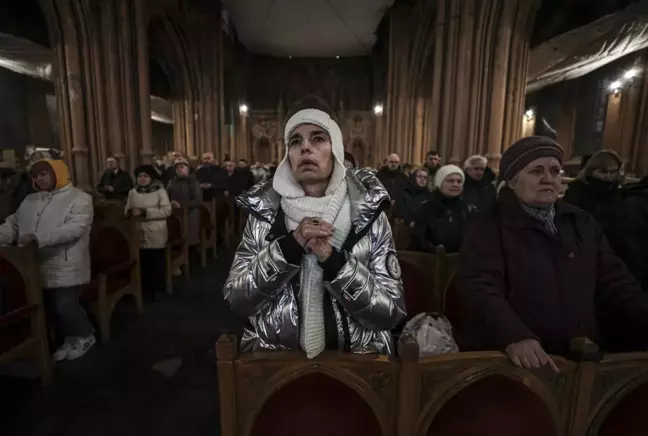 Ukrayna'da Ortodoks ve Katolik dini bayramları savaşın gölgesinde kutlanıyor