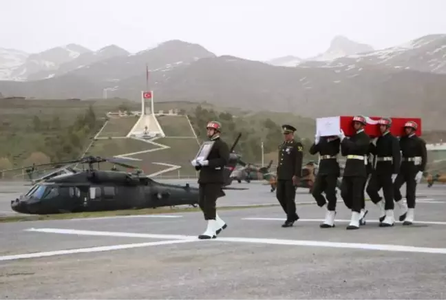 Son dakika gündem: ŞEHİT ÜSTEĞMEN İÇİN HAKKARİ'DE UĞURLAMA TÖRENİ