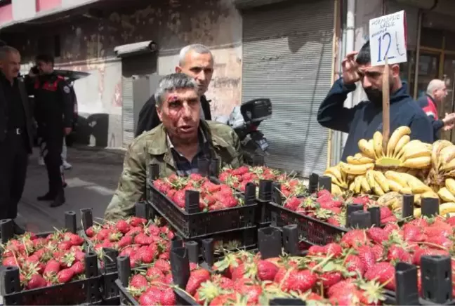 SEYYAR SATICI, SOKAĞA DÖNÜŞ YAPAMAYAN ARAÇ SÜRÜCÜSÜ TARAFINDAN DARBEDİLDİ