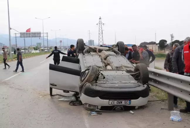 Manisa'da takla atan otomobilde aynı aileden 1 kişi öldü, 2 kişi yaralandı